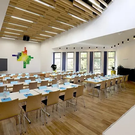 Haus Venusberg Jugendbildungsstaette 호텔 *