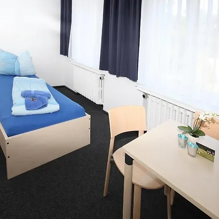 Haus Venusberg Jugendbildungsstaette 호텔 *
