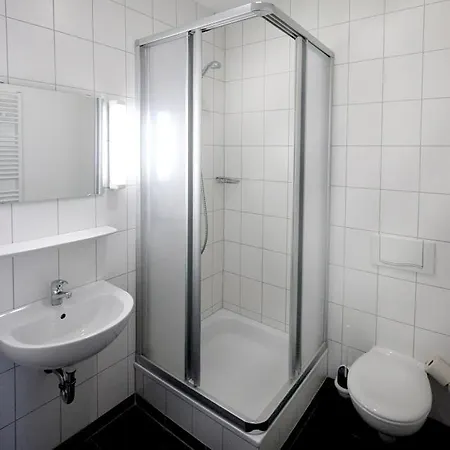 Haus Venusberg Jugendbildungsstaette 호텔 *